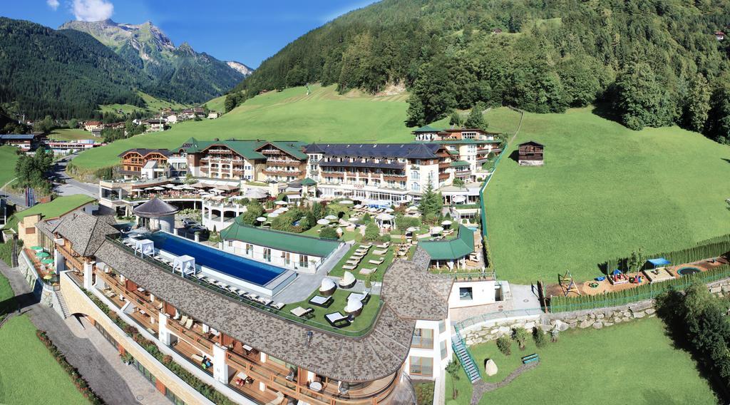 Stock Resort Finkenberg Exterior photo